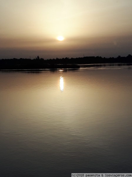 Amanecer en el Nilo
Amanecer en la ciudad de Edfú, río Nilo
