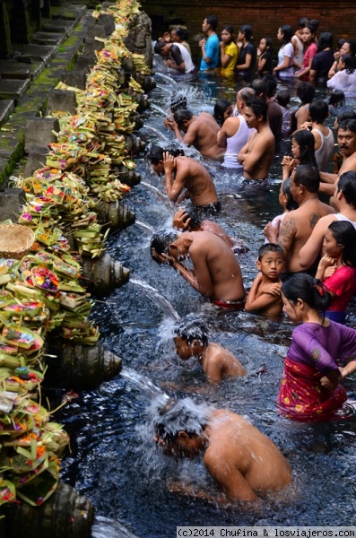 Pura Tirta Empul (Bali)
Este templo de Bali es famoso por sus manantiales de agua sagrada donde los balineses acuden en masa a purificarse
