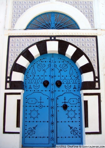 Sidi Bou Said
Una de las zonas más turísticas de Túnez, Sidi Bou Said es famosa por sus casas blancas con puertas y ventanas azules.
