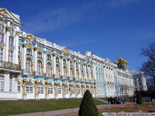 Palacio de Catalina la Grande
En Pushkin, a las afueras de San Petersburgo, está este impresionante palacio del s. XVIII con su famosa sala de ámbar.
