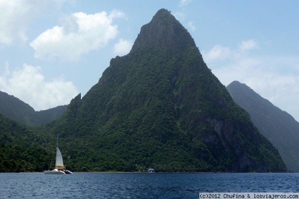 Pitons
La estampa más famosa de Santa Lucía, una pequeña isla del Caribe, es posiblemente sus montañas Pitons, que son en realidad dos conos volcánicos
