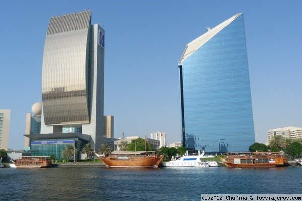 Contraste
En el famoso Dubai Creek se puede apreciar muy bien el enorme contraste que existe en la ciudad entre lo tradicional y lo más ultramoderno.
