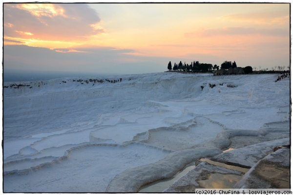 Atardecer en el castillo de algodón
Pamukkale, castillo de algodón en turco, es especialmente vistoso al atardecer.
