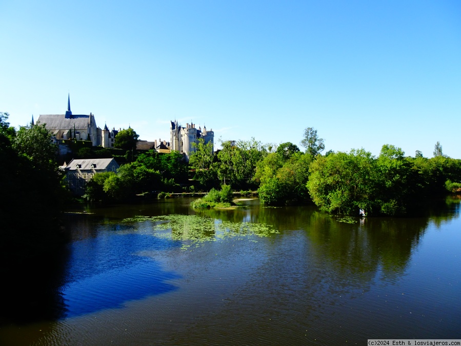 Montreuil-Bellay, Fontevraud, pueblos trogloditas, Montsoreau, Candes y Chinon - Ruta nómada en coche por los Castillos del Loira (Agosto 2022) (1)