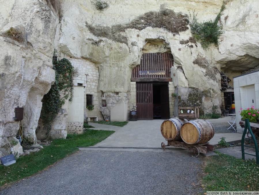 Montreuil-Bellay, Fontevraud, pueblos trogloditas, Montsoreau, Candes y Chinon - Ruta nómada en coche por los Castillos del Loira (Agosto 2022) (4)