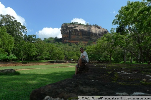 Autoretrato en Sigiriya
Vista de la roca Sigiriya desde los palacios circundantes.
