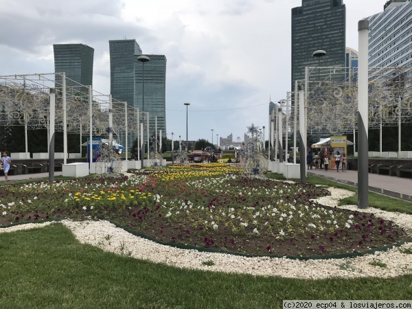 Explanada
La explanada central de Astana y sus jardines
