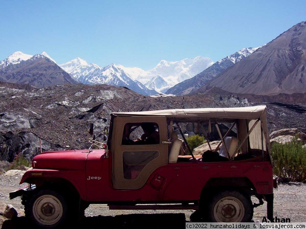 Jeep on Shimshal road
Malungudhi Glacier y Desthell sar peak
