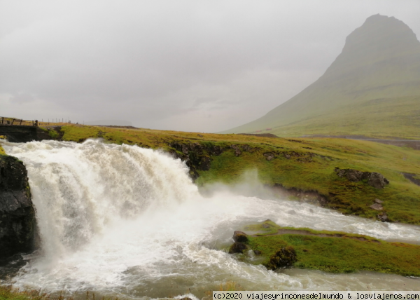 Cascada  Kirkjufellsfoss
Bonita cascada en la península SNAEFELLSNES
