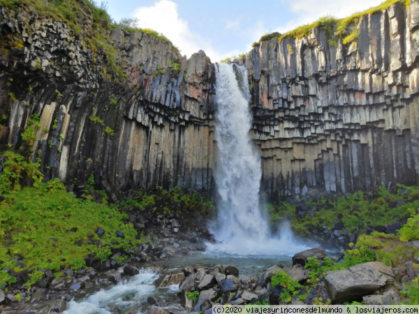 Cascada Svartifoss
Cascada Svartifoss , conocida como la cascada negra, por las columnas de basalto que la rodean
