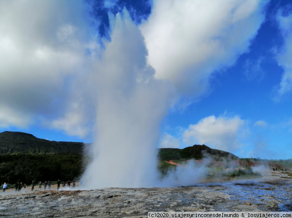 Geysir
Zona geotermal donde se encuentra el géiser que da nombre a este fenómeno  natural
