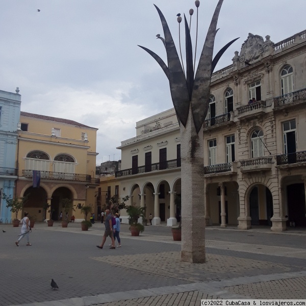 Centro Histórico en la Habana Vieja
Plaza Vieja en el Centro Histórico de la Habana Vieja, la más joven de las 4 plazas que conforman parte del complejo de plazas y fortalezas.
