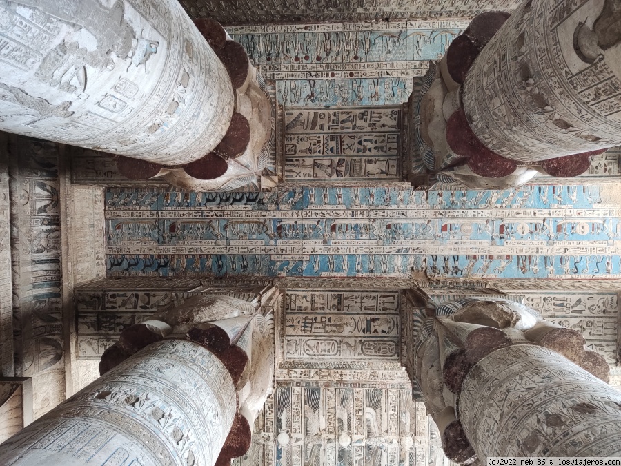 Foro de Dendera: Templo de Dendera. Sala hipóstila.