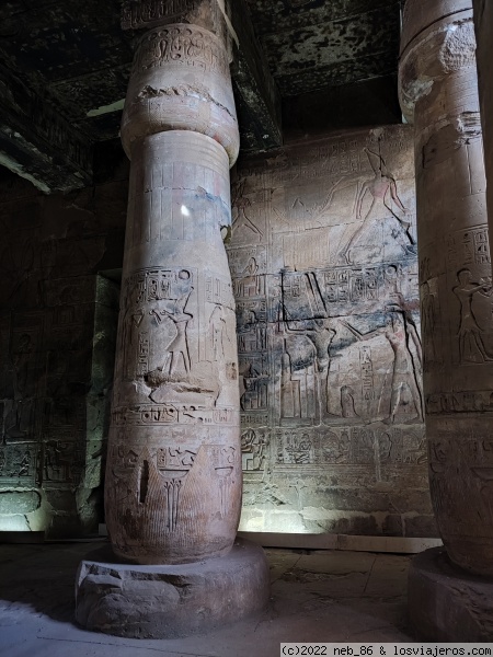 Templo de Abidos. Sala hipóstila.
Templo de Abidos. Sala hipóstila.
