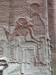 Templo de Abidos. Seti I en el regazo de Isis.