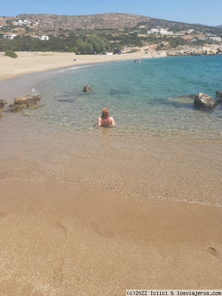 Tripiti playa
Playa pequeña con parking reducido pero accesible,sin servicios y con mucha tranquilidad en el sur de Paros.
