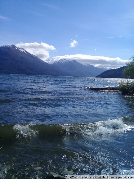 Lago Puelo
Su peculiaridad es que desemboca en el Océano Pacífico
