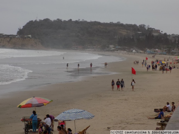 Extensa playa y el Pacífico turbulento
Clima caluroso y templado
