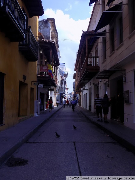 Calle angosta de Cartagena
Cálida y colonial
