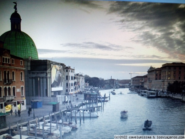 Bellos canales venecianos
Para canalizar el agua de la laguna de Venecia
