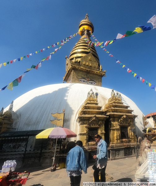 La stupa de Swoyambhunath o templo de mono
unas de maravillas de Nepal, el templo de mono es unos de patrimonio del Nepal. Es un mirador desde donde uno puede ver el valle de Kathmandu.
