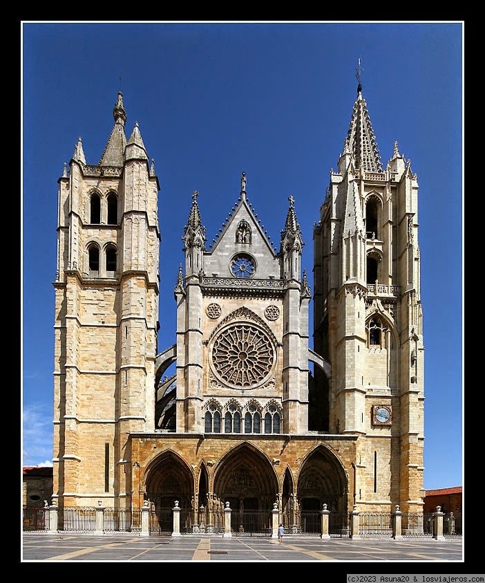 León Agosto 2023 - Blogs de España - Visita de la Catedral y el Palacio de los Guzmanes (1)