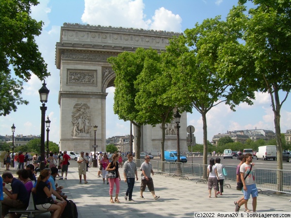 Arco del Triunfo
Es un arco que esta en Paris
