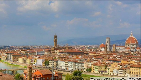 piazzale Michelangelo
plaza con vistas panoràmicas de Florencia
