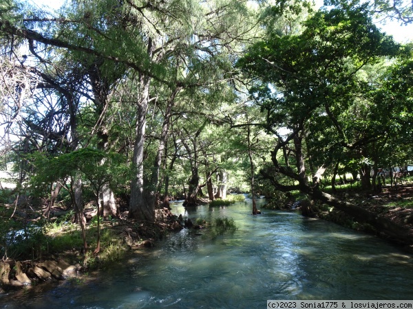 Nacimiento de un rio
Nacimiento de un rio
