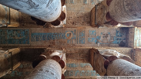 Sala hipóstila de Dendera
Techo de la sala hipóstila del Templo de Hathor, en Dendera
