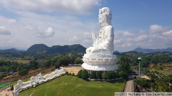 Diosa Guan Yin
Diosa Guan Yin desde lo alto de la Pagoda en el 10 piso.
