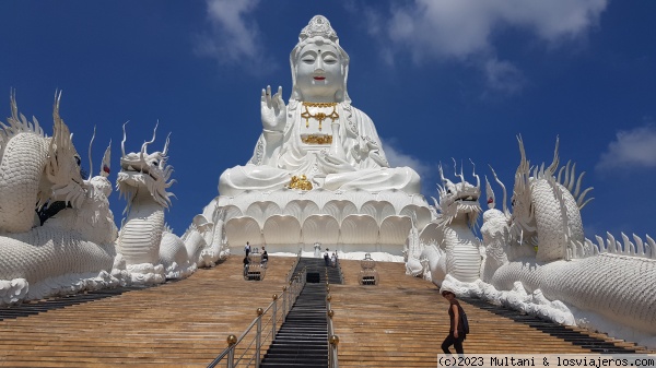 Escalinata Diosa Guan Yin
Escaleras para adorar a la Diosa Guan Yin en Chiang Rai
