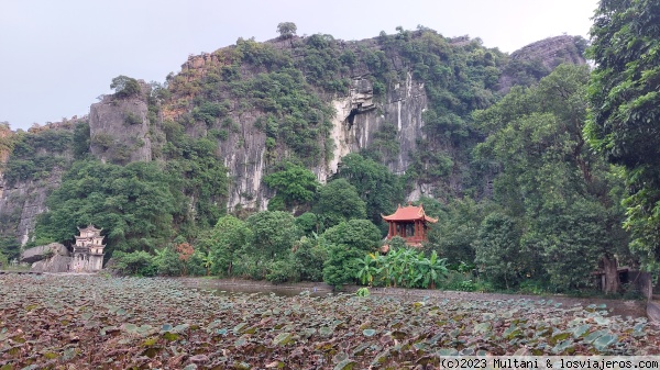 Lago Bich Dong Pagoda
Entrada al lago junto a la Bich Dong Pagoda
