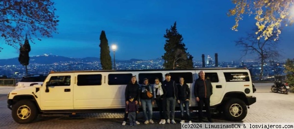 Alquiler limusina hummer
Viajeros os invito a viajar en una de las Limusinas más bonitas de Barcelona podréis verla en la web: https://alquiler-limusinas.barcelona/
