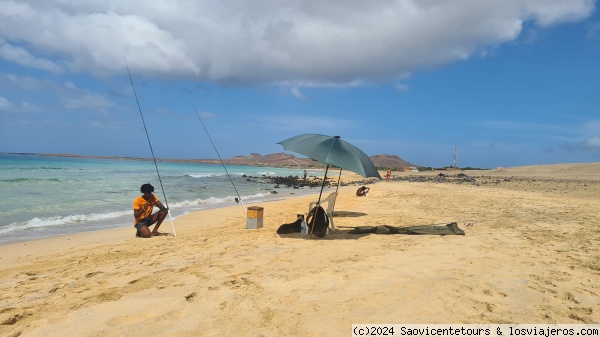 Pesca en Playa Isla de Sao Vicente
Pesca con caña en playa de Mindelo. Excursiones Sao Vicente Tours.
