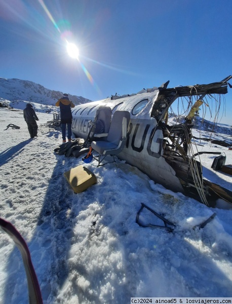 Avion en la nieve
el avion de una de las peliculas nominadas a un oscar, “ la sociedad de la nieve”
