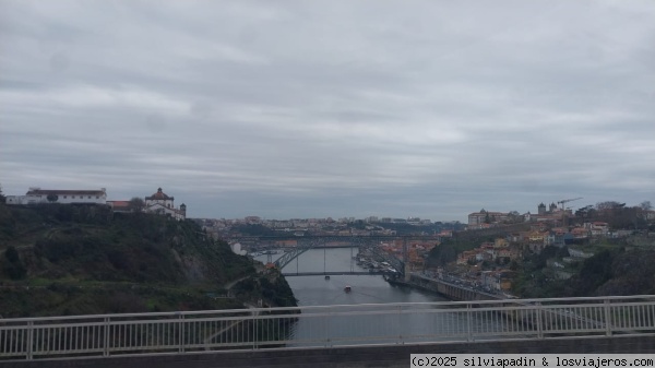 El río Duero
Un puente famoso, camino a Vila Nova de Gaia
