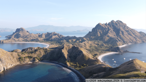 Isla Padar en el parque nacional de Komodo
Este es uno de los puntos destacados si visita el Parque Nacional de Komodo en Indonesia.
