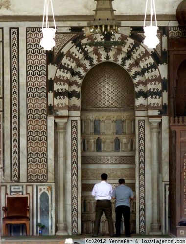 Mihrab de la mezquita de Alabastro. El Cairo
Orando ante el mihrab.
