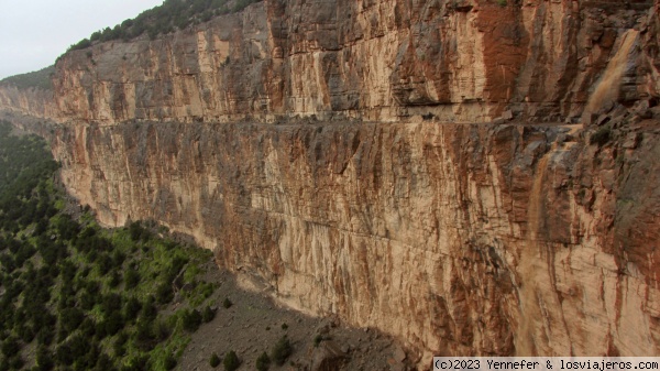 Graneros de Oushgal - Marruecos
Graneros excavados en la pared de la montaña. Cuenca de Oued el Abid
