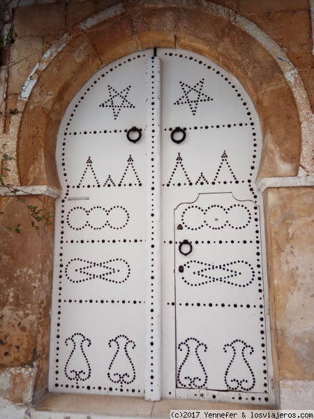 Puerta blanca en Sidi Bousaid. Tunez
Puerta blanca en Sidi Bousaid. Tunez
