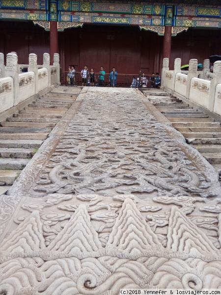 Escalera de mármol en la Ciudad Prohibida.
Escalera de mármol en la Ciudad Prohibida.
