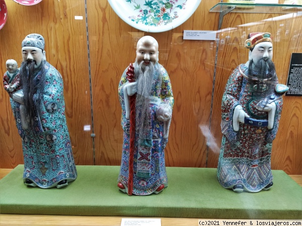 Las tres felicidades chinas: Fu, Shou, Lu
Las tres felicidades chinas: Fu, Shou, Lu - Muchos hijos, muchos años, muchos bienes. Porcelana. Época Qianlong (1736.1795)
