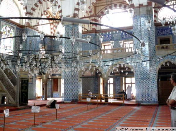 RUSTEM PASHA.-Estambul
Mezquita Rustem Pasha, decorada con azulejos de Iznik
