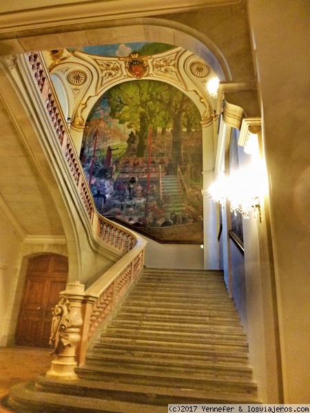 Interior del Capitolio. Toulouse
Escalera de acceso a la primera planta del Capitolio.
