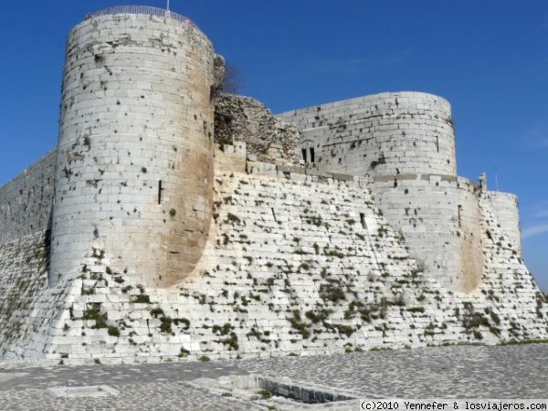KRACK DE LOS CABALLEROS.-SIRIA
Torre y muralla del Krack de los Caballeros en Siria
