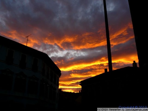 Puesta de Sol en Milán
Puesta de Sol frente la biblioteca Ambrosiana en Milán
