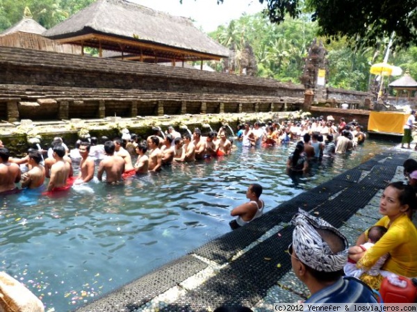 Pura Tirta Empul. Bali
Pura Tirta Empul es uno de los lugares mas sagrados y su agua tiene propiedades curativas ya  que fue creado por Indra
