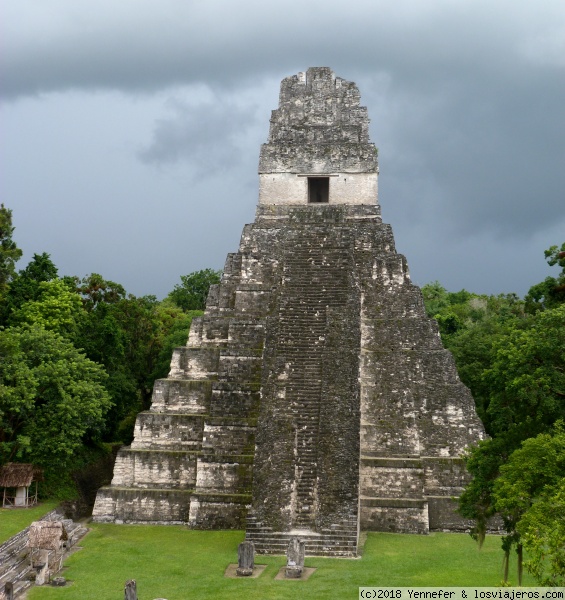 Templo Gran Jaguar en Tikal
Templo ceremonial construido en el año 734  por los mayas. Tiene una altura de 47 metros
