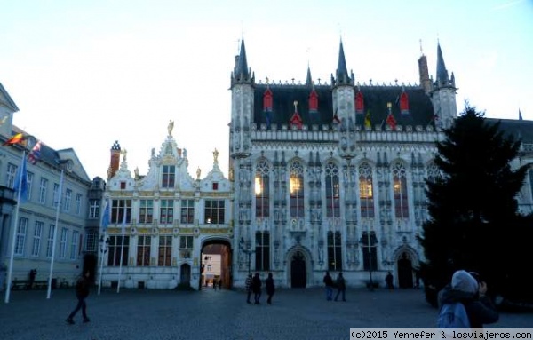 Ayuntamiento de Brujas (Bélgica)
El Ayuntamiento está situado en la plaza del Burj. Construido en los siglos XIV y XV es de estilo gótico-florido.
